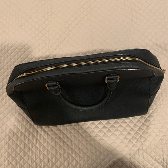 Michael kors black tote purse bag with gold zipper - Picture 4 of 6